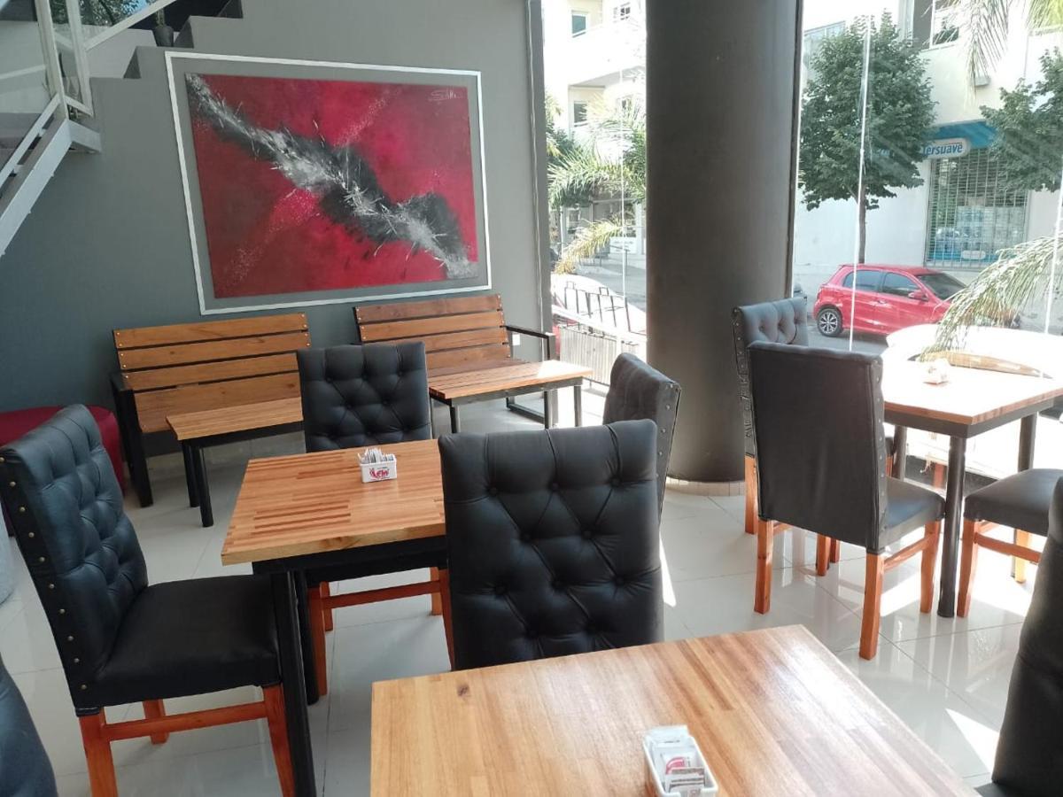 Hotel Golden Ross à Villa Carlos Paz Extérieur photo