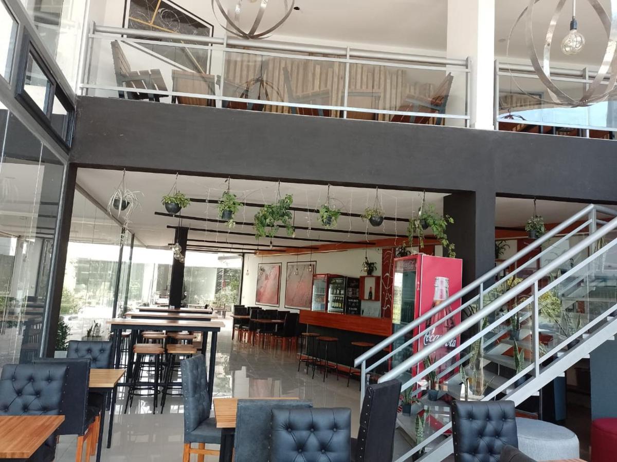 Hotel Golden Ross à Villa Carlos Paz Extérieur photo