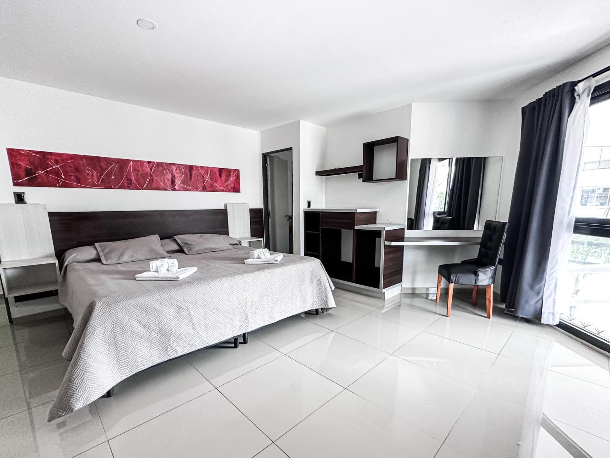Hotel Golden Ross à Villa Carlos Paz Extérieur photo