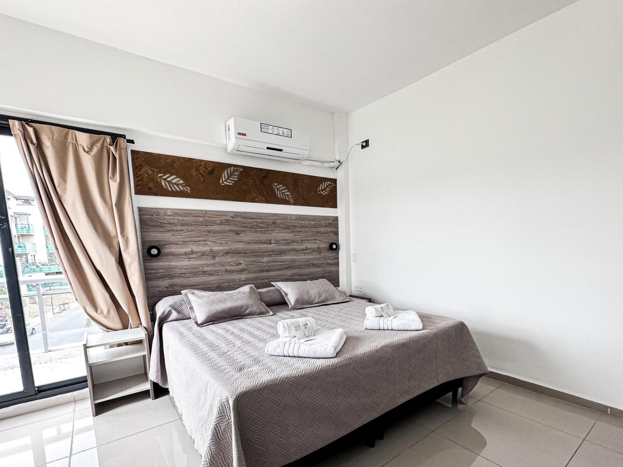 Hotel Golden Ross à Villa Carlos Paz Extérieur photo