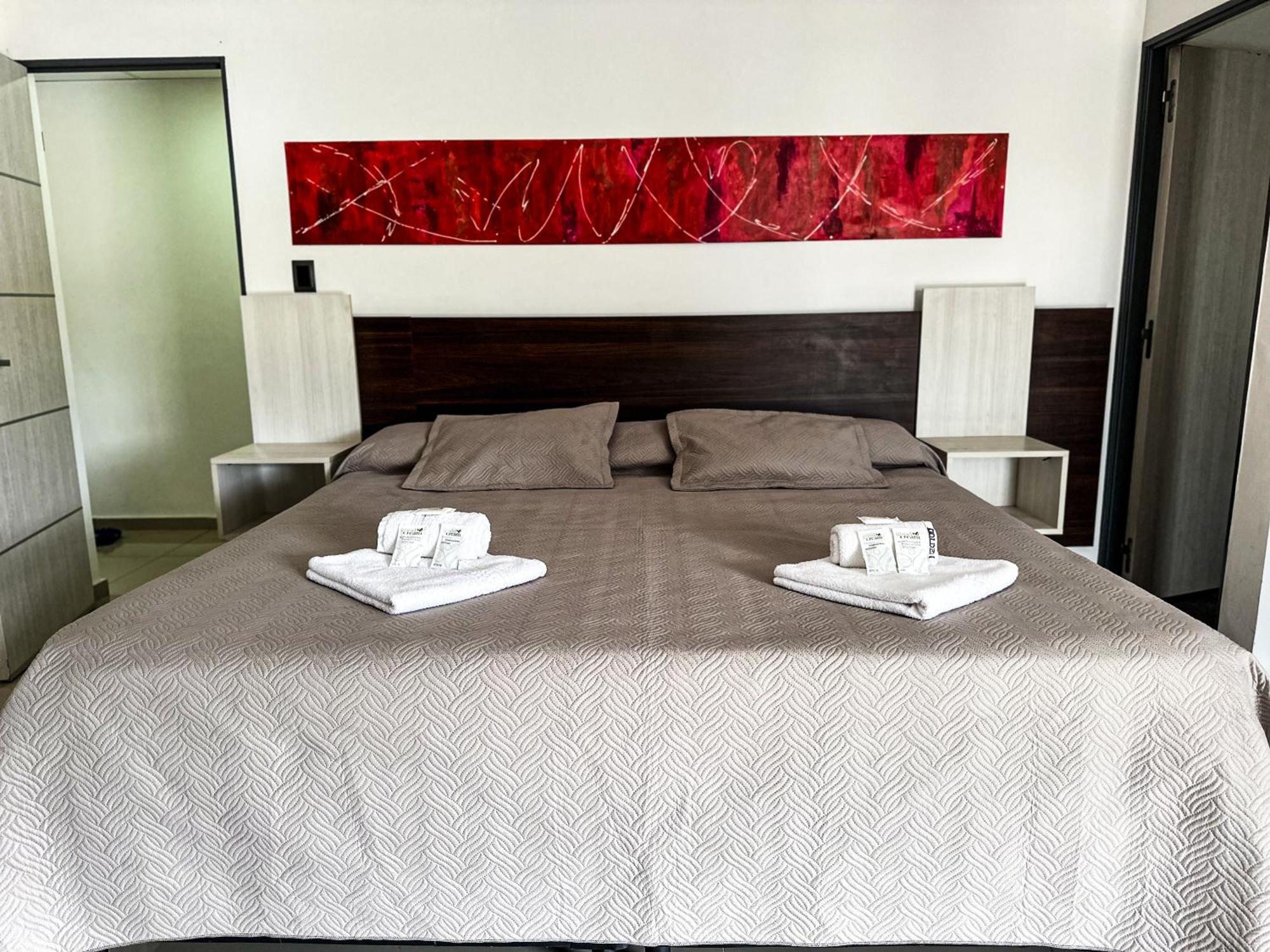 Hotel Golden Ross à Villa Carlos Paz Extérieur photo