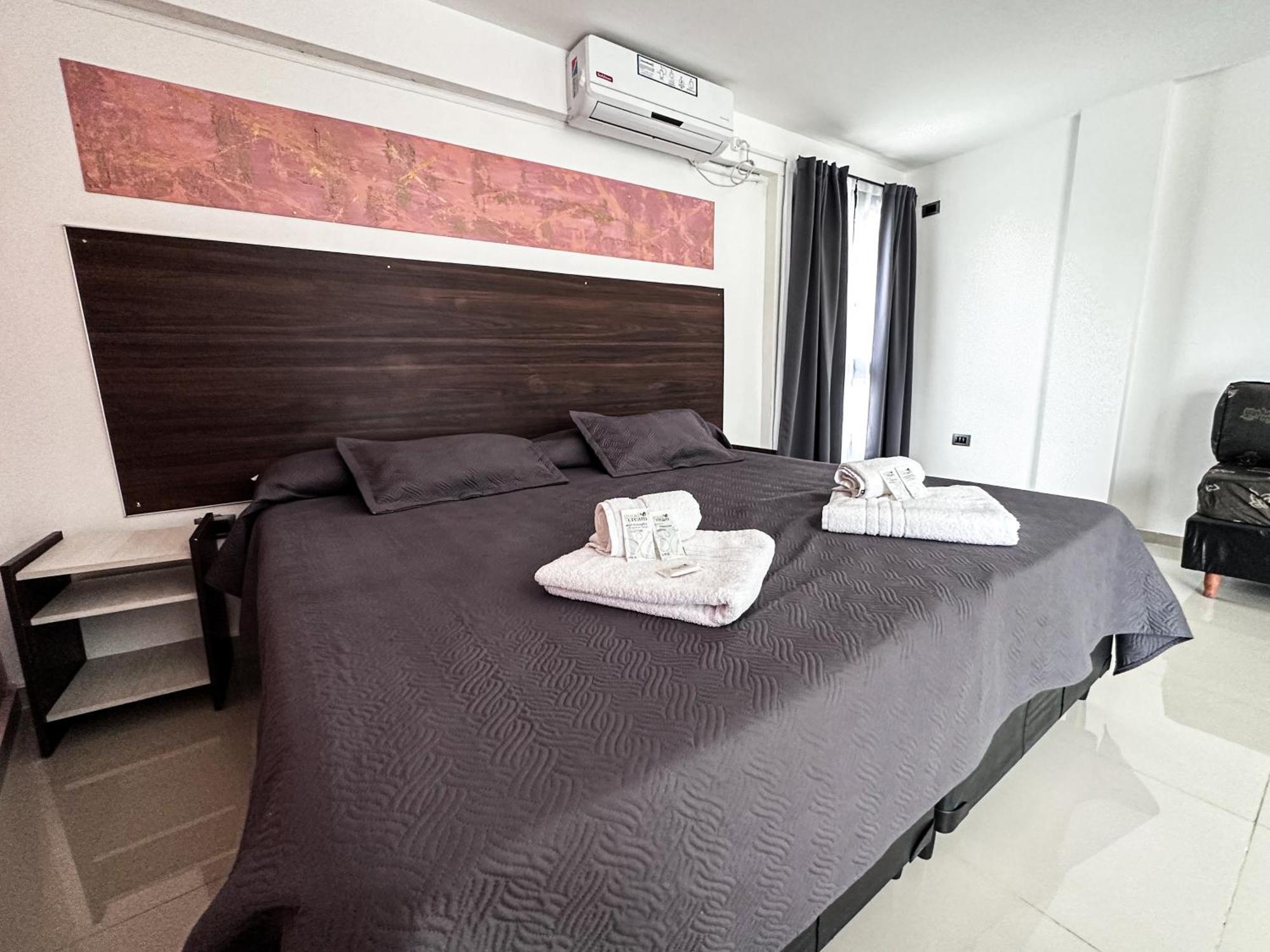 Hotel Golden Ross à Villa Carlos Paz Extérieur photo