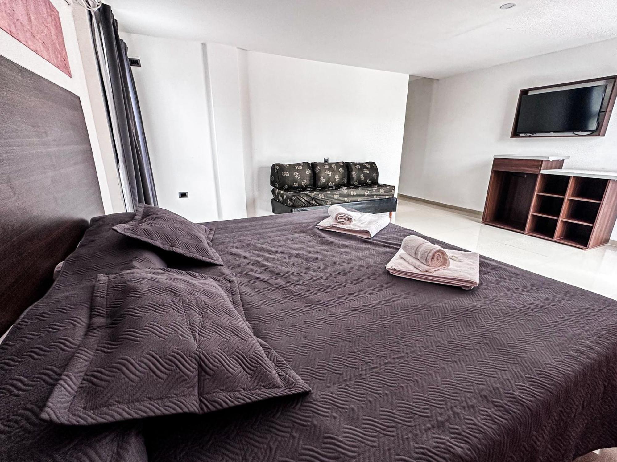 Hotel Golden Ross à Villa Carlos Paz Extérieur photo