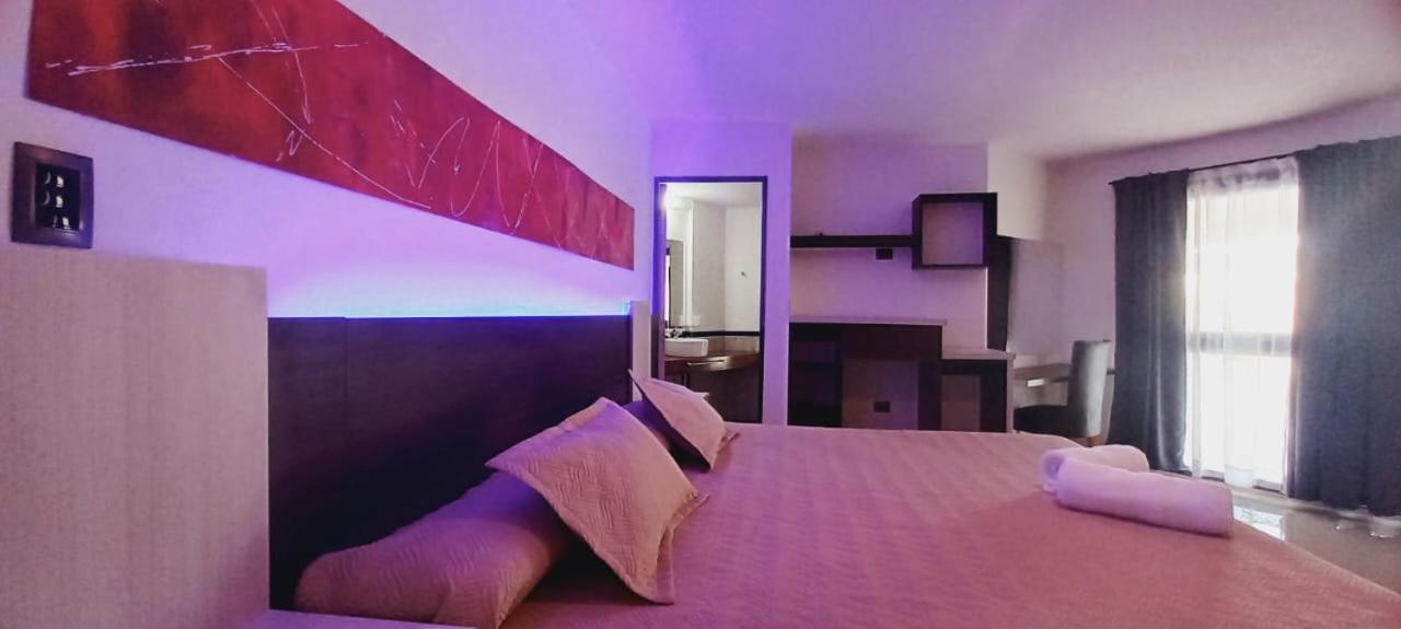 Hotel Golden Ross à Villa Carlos Paz Extérieur photo