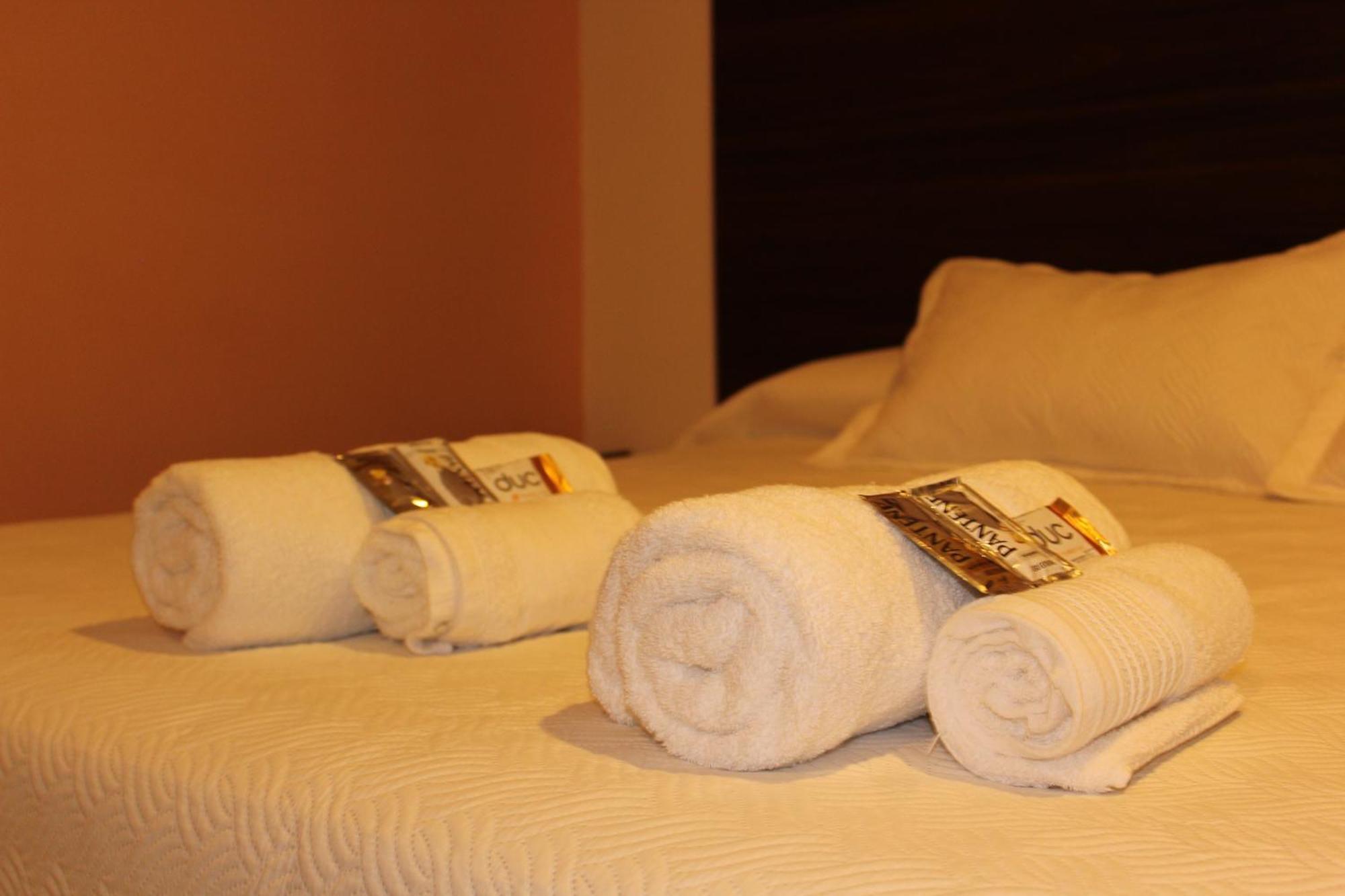 Hotel Golden Ross à Villa Carlos Paz Extérieur photo