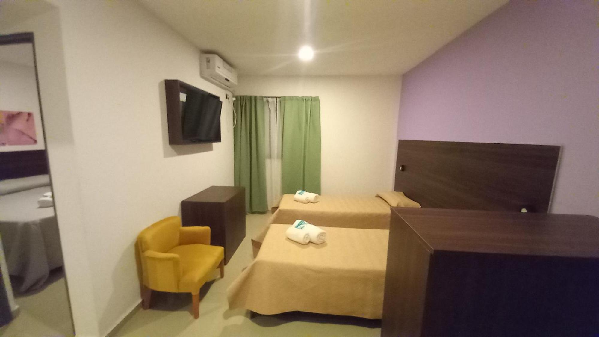 Hotel Golden Ross à Villa Carlos Paz Extérieur photo